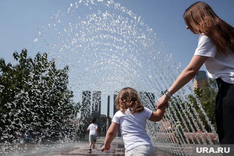 Для получения звания «Мать-героиня» женщина должна родить и воспитать десять и более детей, имеющих гражданство РФ