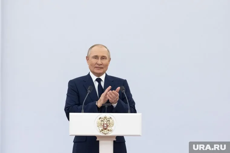 Путин наградил медалями «За отвагу на пожаре» двоих тюменцев