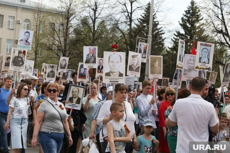 Жители Курганской области собрались на шествие "Бессмертного полка"