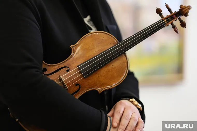 Любимый инструмент Павла Милюкова — это скрипка