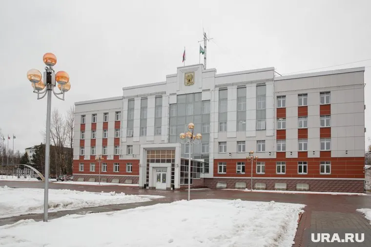 В Урае пенсионерка вышла на одиночный пикет к мэрии