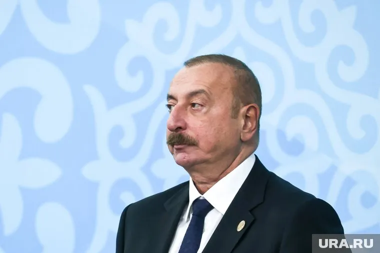 Алиев заявил о продолжении процесса строительства армии в стране