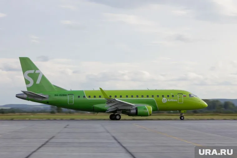 Boeing 737 прилетел в Толмачево