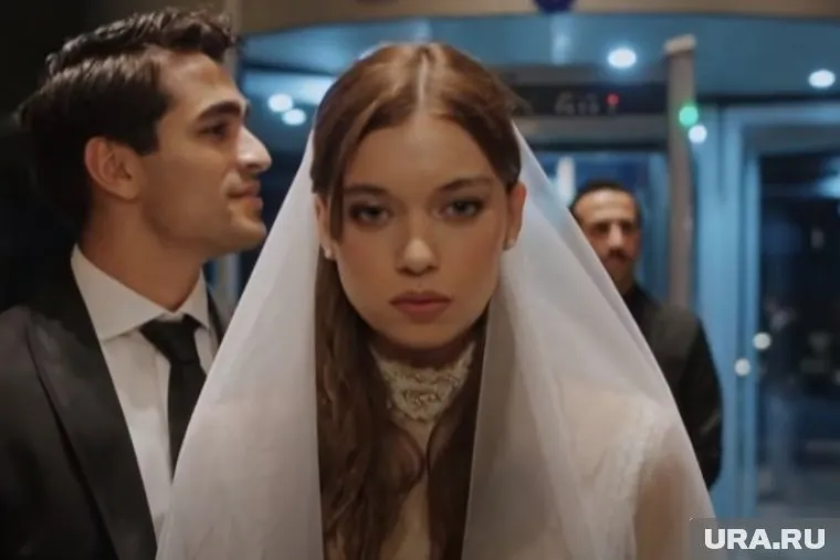 Главная линия сериала — брак по указке, который перерастает в нечто большее