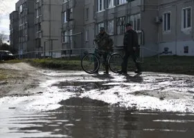 Растаявший снег топит улицы Ноябрьска