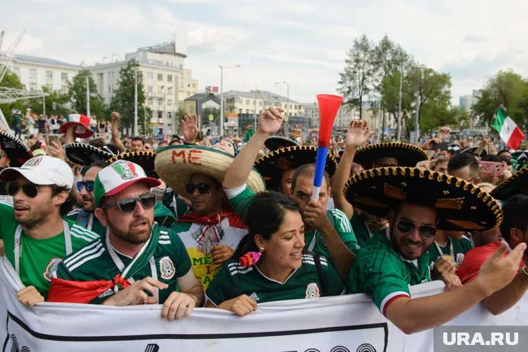 Болельщики-иностранцы облюбовали центр уральской столицы