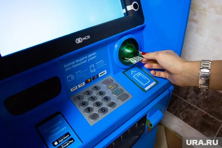 Режим рецикуляции предполагает бесконечный круговорот денег в банкомате, когда один клиент вносит наличные, а другой их получает