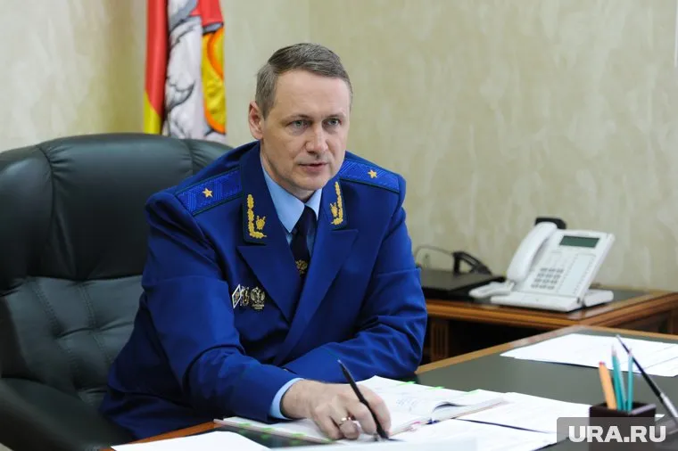 Виталий Лопин недоволен, что обвиняемый во взятке мэр продолжает находиться в руководстве города