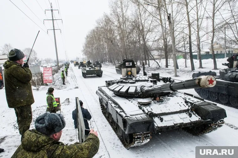 Начались тренировки моторизованной части парада