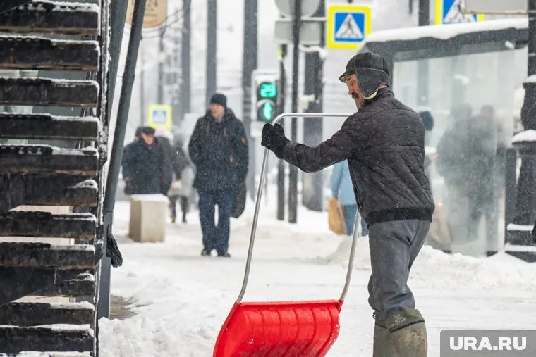 Мужчина выгнал дворника, который пытался пройти в подъезд