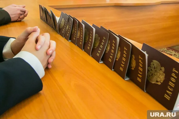 Отныне российские паспорта по новой схеме смогут получить украинцы, жившие в Донецкой и Луганской областях