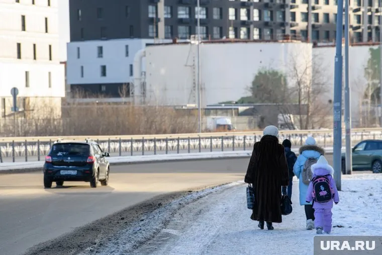 Горожане дружно отметили, что тротуары очищены намного хуже автомобильных дорог