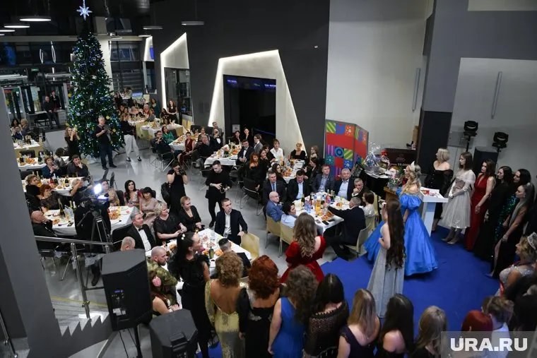 Руководители «Женской гвардии Урала» собрали 300 тысяч рублей солдатам на СВО