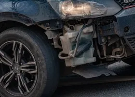 В Кургане на шоссе столкнулись два автомобиля