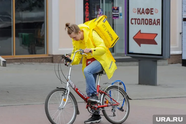 В профессии курьера зарплаты растут быстрее всего
