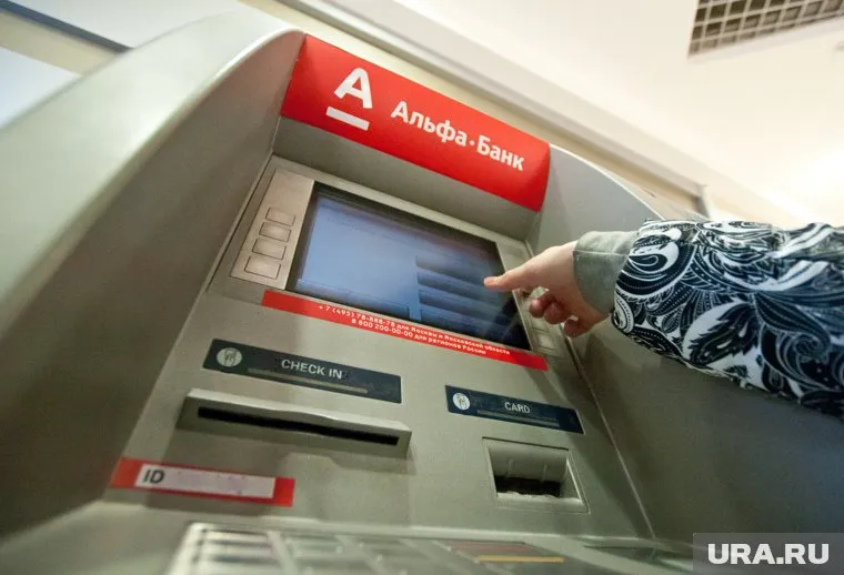 Официальные лица регулярно предупреждают россиян о возможности запрета хождения доллара в стране