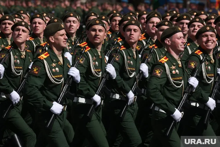 В параде Победы приняли участие представители различных организаций