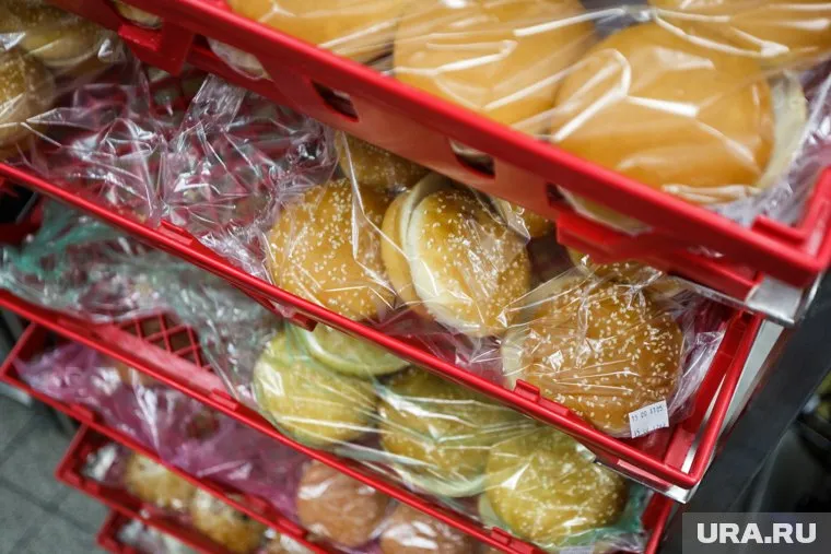 Барнаульцы в погоне за гамбургерами едва не раздавили друг друга