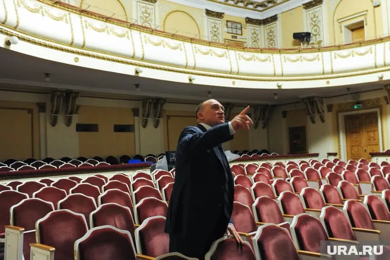 Дубровский назначил своих представителей в комиссию по выбору главы Троицкого района