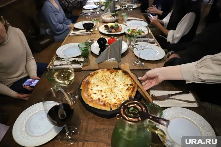 Ресторан работал по адресу Комсомольский проспект, 7