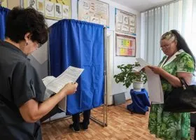 «За соратников!» Тюменские випы «засветились» на счетных участках «Единой России»