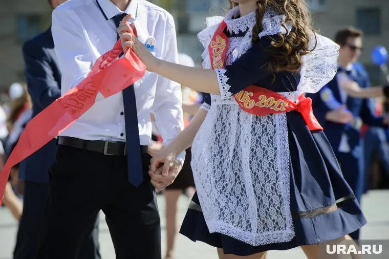 Курганских одиннадцатиклассников ждет празднование выпускного с симфоническим оркестром