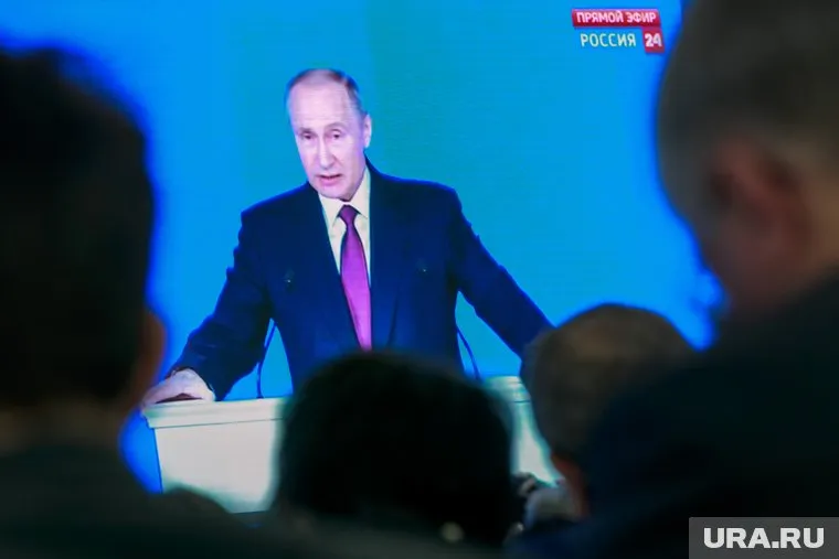 Поздравление Владимира Путина настроило россиян на помощь близким