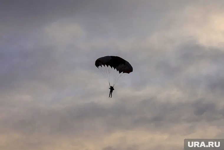 Парашютисты устроили завершающие соревнования на кубок В. Д. Гмызина (архивное фото)