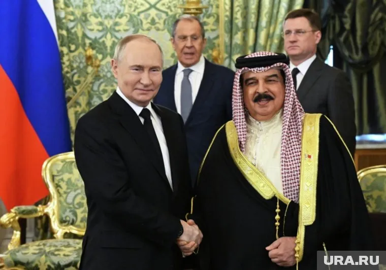 Владимир Путин провел встречу с королем Бахрейна Хамадом бен Исой Аль Халифой в узком составе