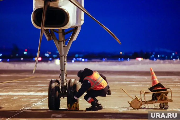 Взлетно-посадочные полосы на аэродроме Стюарт были временно закрыты