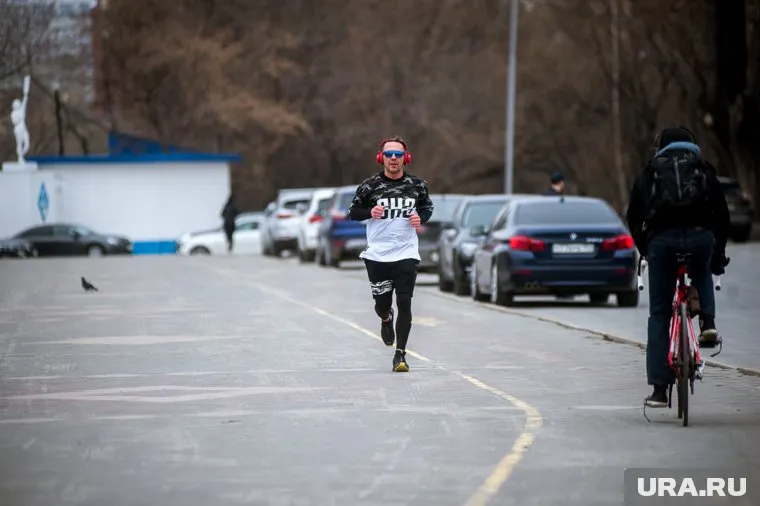 Свой забег житель Пойковского посвятит также убитому укронацистами дяде из ЛНР