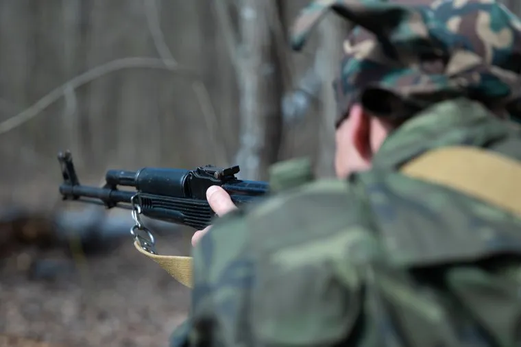 Военно-тактическая подготовка гражданского населения на полигоне. Пермь