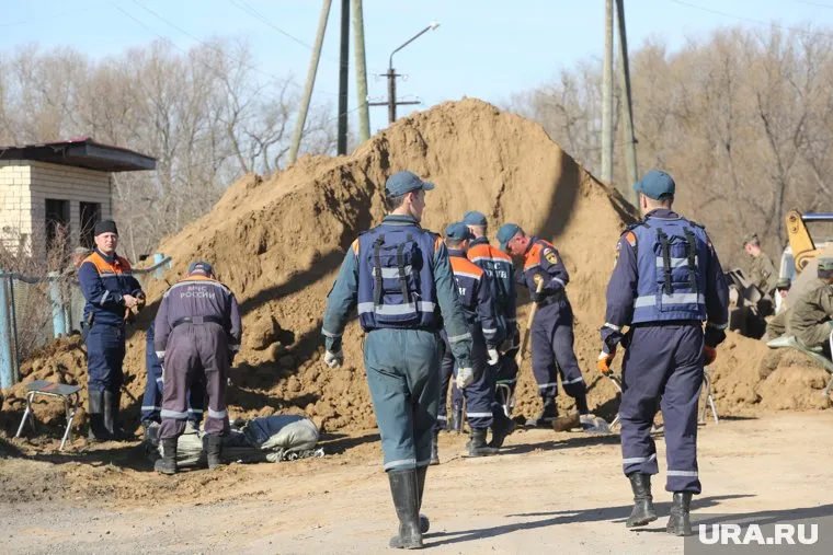 На месте протечки продолжают проводить работы