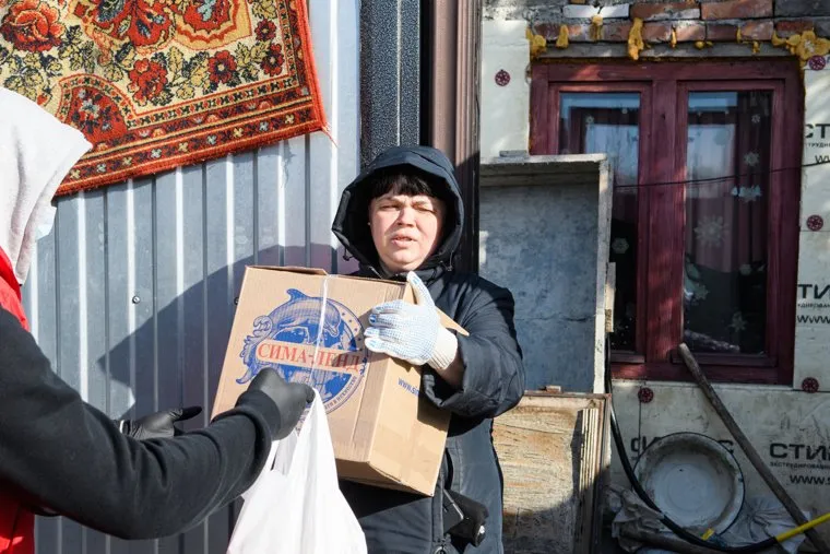 Доставка на дом продуктов питания и товаров первой необходимости волонтерами. Екатеринбург