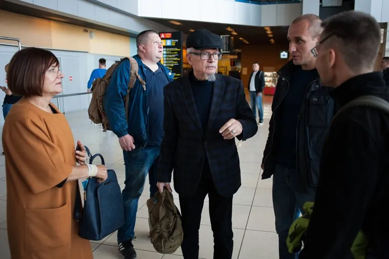 Писатель Эдуард Лимонов в аэропорту Кольцово. Екатеринбург , лимонов эдуард