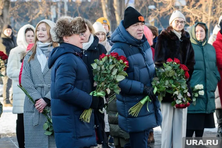 Возложение цветов к памятнику Ельцина 1 февраля — давняя традиция