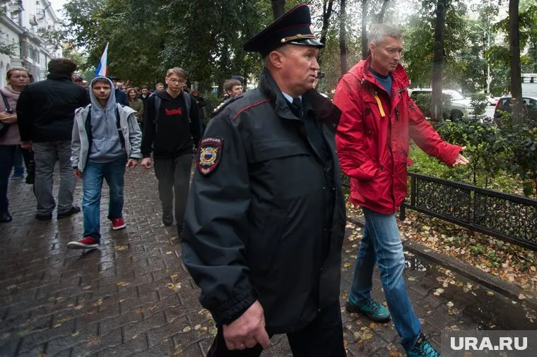 Ройзман сам попросил отвезти его в отдел