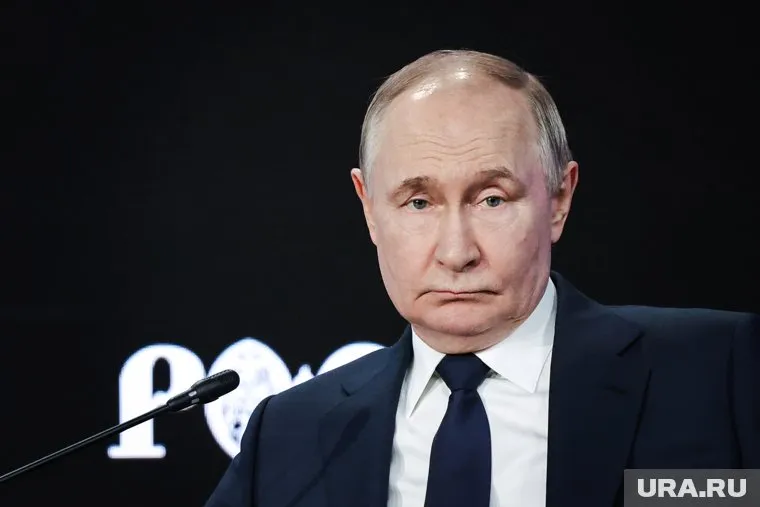 Путин прибыл в конгрессно-выставочный центр "Мэйцзян"