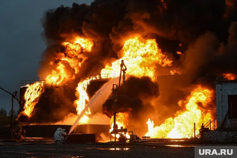 Пожар произошел в районе нефтебазы (Фото из архива)