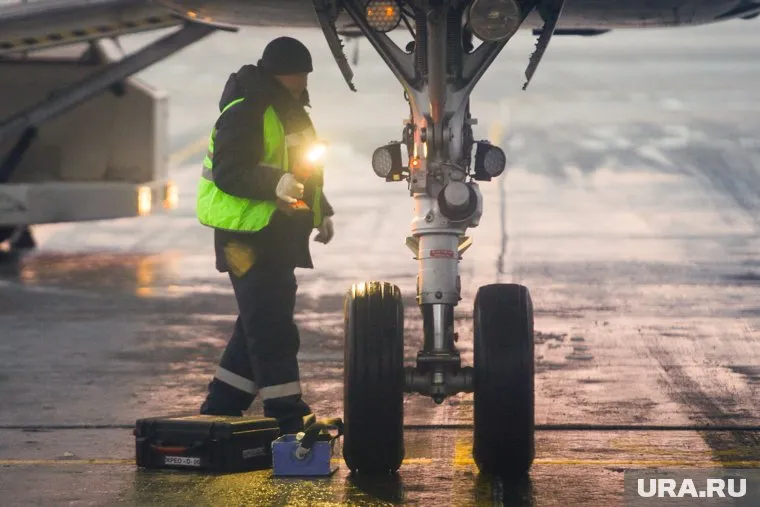 Из 33 авиарейсов отменили 14 перелетов