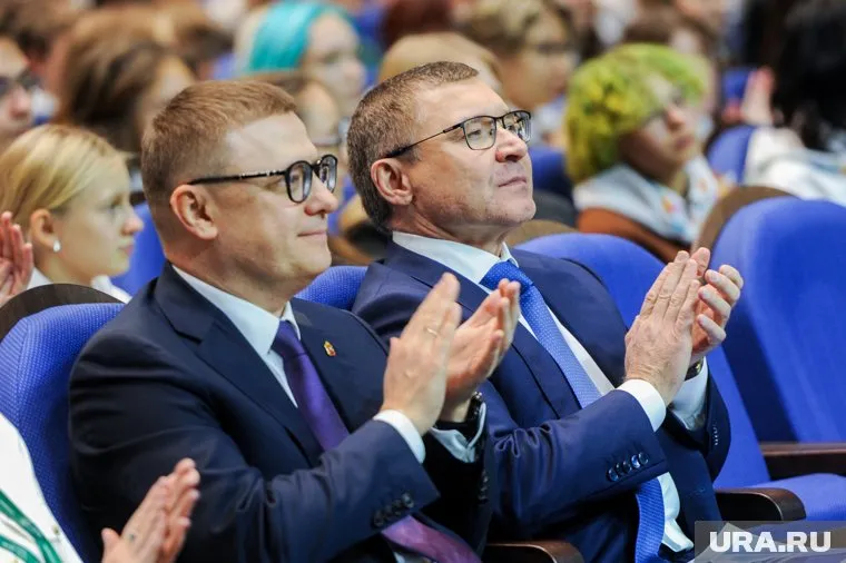 Владимир Якушев (на фото справа) и Алексей Текслер заявили о гордости уральскими командами