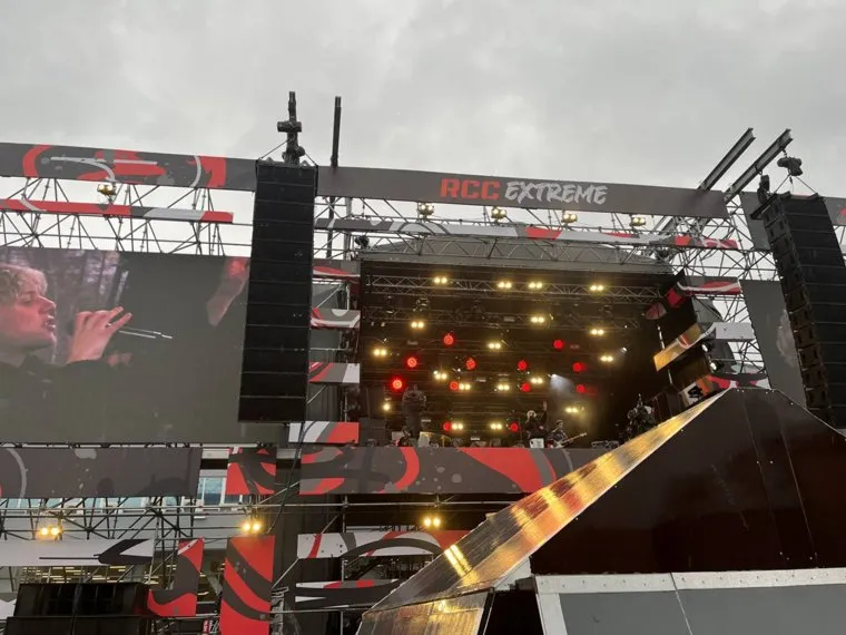 Macan и Ваня Дмитриенко зажгли в скейт-парке RCC EXTREME 22 апреля 2023: фото, видео