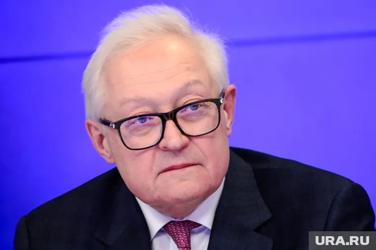 Место для новой встречи согласовывается, заявил Рябков