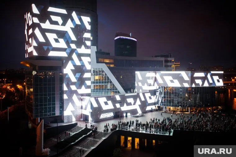 Так выглядело открытие медиа-фасада Ельцин Центра
