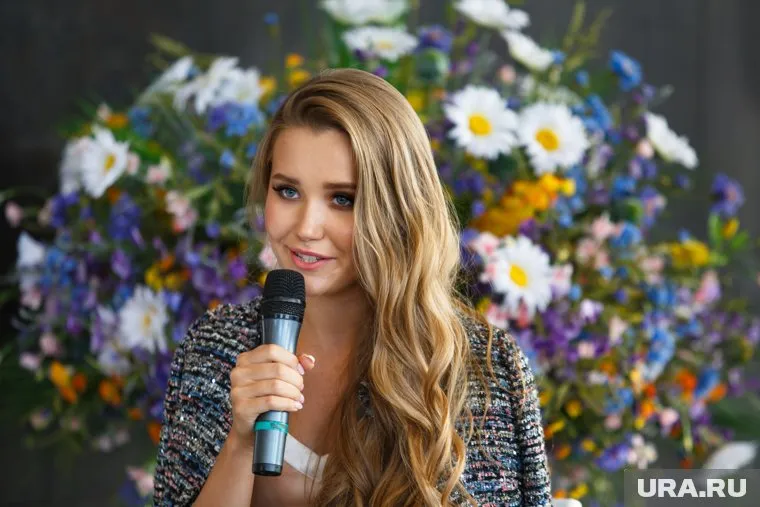 Ранее Елизавета Аниховская прорекламировала уральский бренд одежды