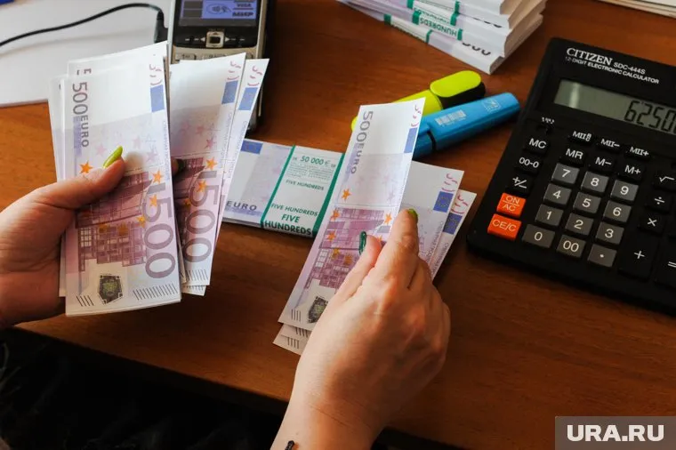 Экономист объяснил, в каком случае обмен евро на рубли станет выгодным