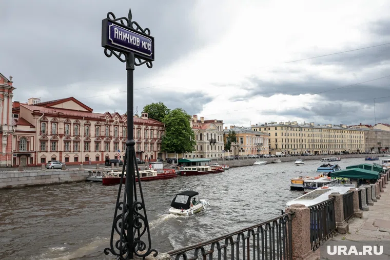В Петербурге подростки избили женщину