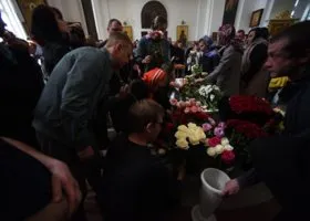 Близкие простились с екатеринбурженкой, зверски зарезанной ревнивцем на Уралмаше