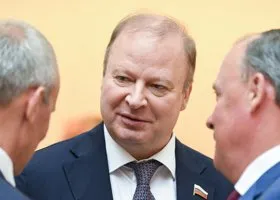 Сенатор Шептий поздравил россиян с Днем Победы