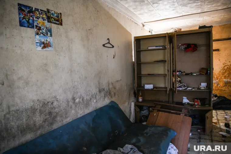 Жильцы дома на улице Вилонова, 86/1 в Екатеринбурге жалуются на мародеров